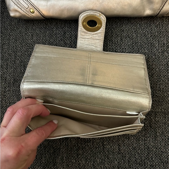 Coach metallic shoulder bag with matching wallet - Picture 5 of 7